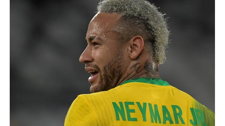 Jorge Rodrigues/AGIF/ "Tenho minhas dúvidas"; Neymar comenta sobre retorno ao Brasil e possível ponto final na carreira
