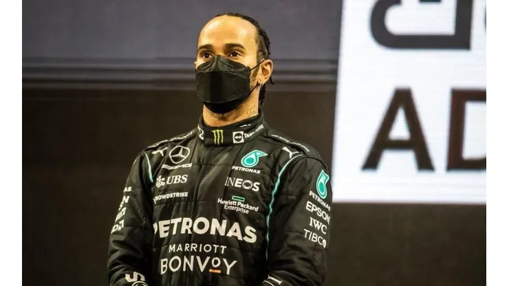 Foto: Cristiano Barni ATPImages/Getty Images - Lewis Hamilton no pódio do GP de Abu Dhabi da F1 em 2021