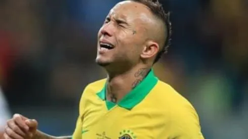 - O jogador preferiu ficar na Europa após a proposta feita pelo Fla