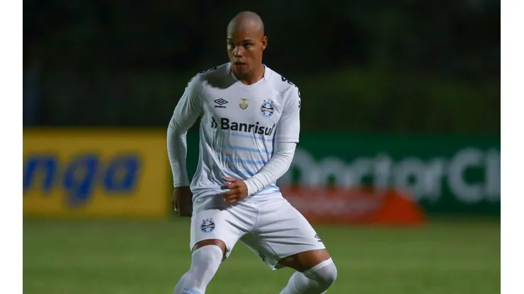 Foto: Lucas Uebel/Grêmio/Divulgação - Gustavo Marins: estreou como profissional e acabou expulso contra o Aimoré