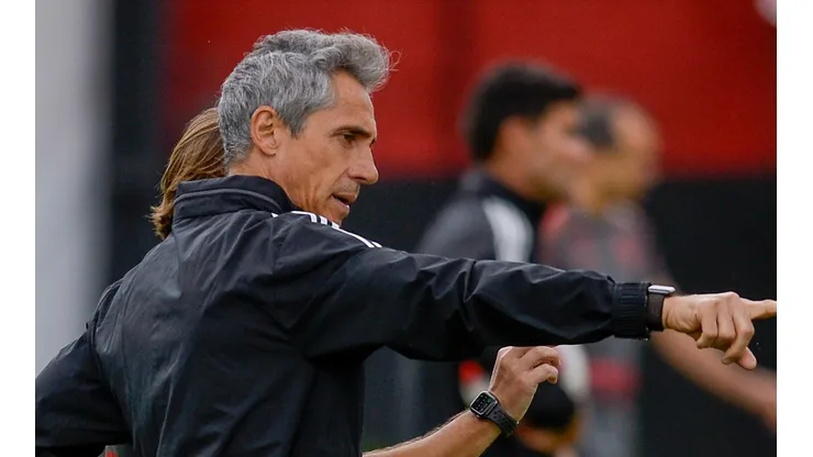 Foto: Marcelo Cortes/CRF - Paulo Sousa deu "ok" para a investida.