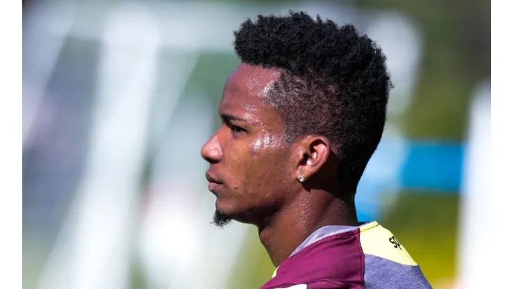Foto: Marcello Zambrana/AGIF - Thiago Mendes e mais um foram procurados pelo Flamengo