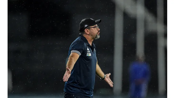 Foto: Thiago Ribeiro/AGIF | Enderson tem 73,5% de aproveitamento à frente do Botafogo