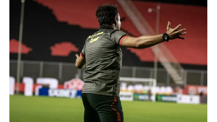 Dado Cavalcanti em ação pelo Vitória