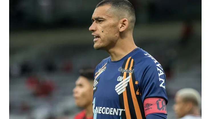 Robson Mafra/AGIF - Santos, do Athletico-PR, volta à mira do Flamengo