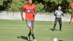 Atacante Erik expõe um dos principais focos do Vitória na temporada e enfatiza: "Vamos em busca"