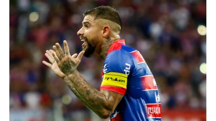 Foto: Pedro Chaves/AGIF - Quintero e mais um estão de saída do Fortaleza