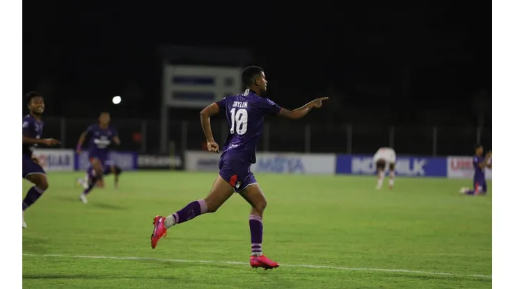 Taylon chegou aos 50 gols no Persita (Foto: Persita)