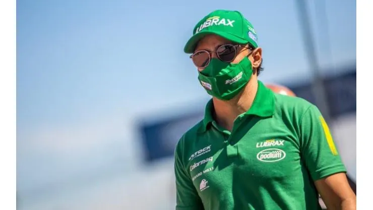 Foto: Arquivo pessoal Instagram - Felipe Massa com uniforme de sua equipe da Stock Car