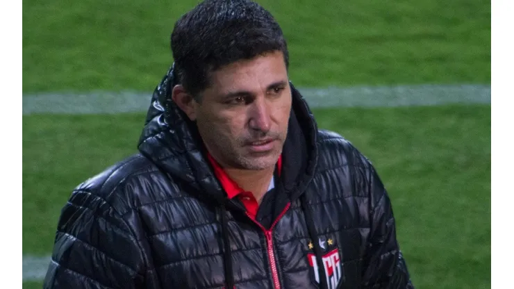 Foto: Robson Mafra/AGIF | Eduardo assume a equipe interinamente, ele é auxiliar da comissão permanente do clube