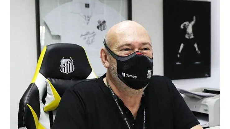 Foto: Pedro Ernesto Guerra Azevedo/Santos FC - Rueda acerta saída de defensor do Santos