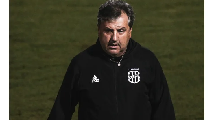 Gilson Kleina, técnico da Ponte Preta no Paulistão (Foto: Ettore Chiereguini/AGIF)