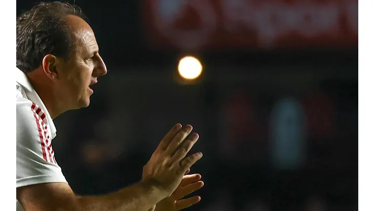 Para evitar desgaste, Ceni deverá tomar atitude com jogador e monitorar tempo dele em campo