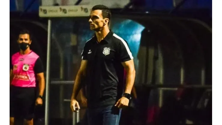 Júnior Rocha, treinador do Figueirense (Foto: Foto: R.Pierre/AGIF)