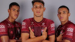 Foto: (Flickr Oficial Atlético-GO/Bruno Corsino/ACG) - Daniel, ao centro, sofreu uma grave lesão no joelho esquerdo