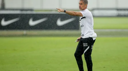 Foto: Rodrigo Coca/Ag. Corinthians | Possível substituto de Sylvinho no Corinthians é dedurado