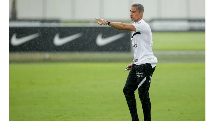Foto: Rodrigo Coca/Ag. Corinthians | Possível substituto de Sylvinho no Corinthians é dedurado