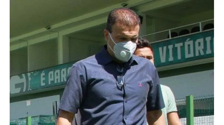 Foto: (Site Oficial Goiás/Rosiron Rodrigues/Goiás Esporte Clube) - Harlei Menezes, vice de futebol do Goiás, quer trazer mais quatro reforços antes da Copa do Brasil