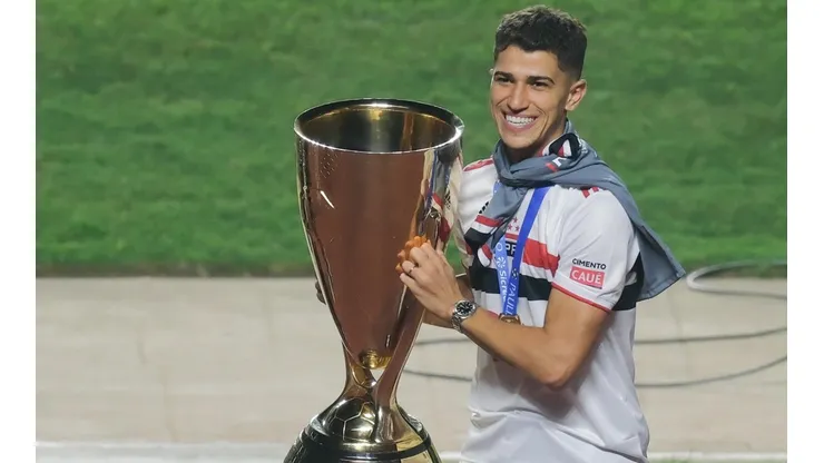 Marcello Zambrana/AGIF - Vitor Bueno chega ao Athletico em definitivo