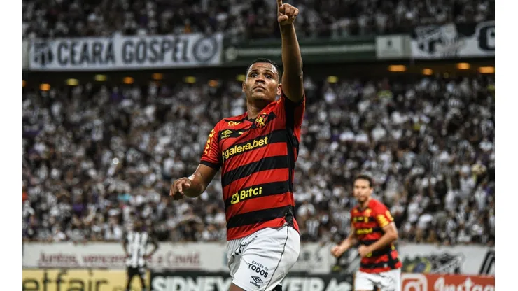 Kely Pereira/AGIF - Mikael homenageia o Sport na Itália