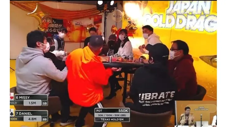 Assustadora reação em torneio de poker no Japão (Foto: Reprodução/Youtube Poker Live Osaka)