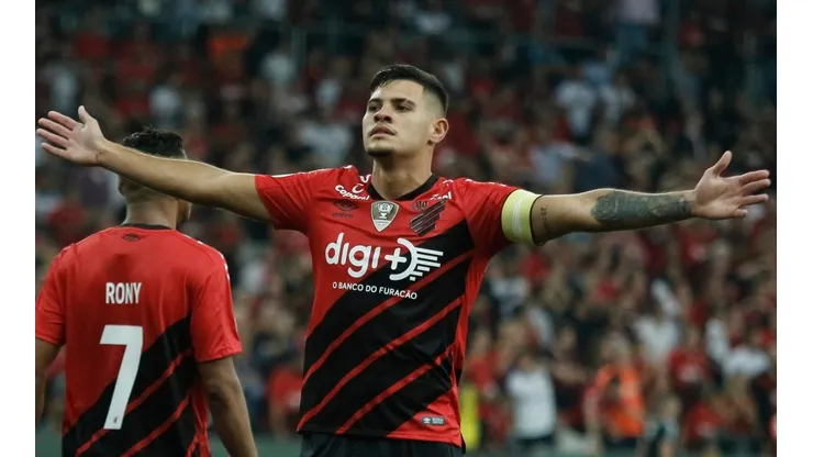 Gabriel Machado/AGIF - Bruno Guimarães deve fechar com o Newcastle