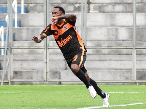 Patrick Vieira celebra estreia com gol pelo Manauara