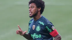 Luiz Adriano com a camisa do Palmeiras (Foto: Marcello Zambrana/AGIF)