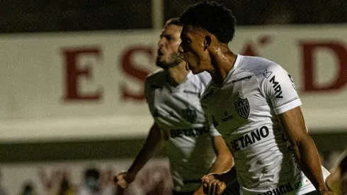 - Borrero comemorando gol