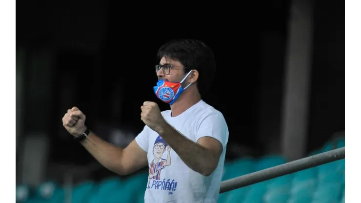 Foto: Jhony Pinho/AGIF - Bellintani é informado sobre destino de medalhão