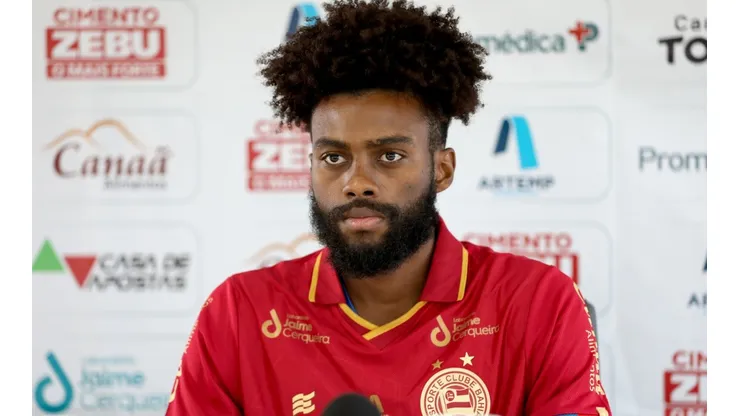 Luiz Henrique e Djalma são apresentados e falam de concorrência saudável pela lateral do Bahia