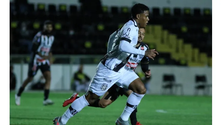 Foto: Joao Vitor Rezende Borba/AGIF - Iago, ex-Ponte Preta, tinha pré-contrato com a Chape, mas não foi aprovado