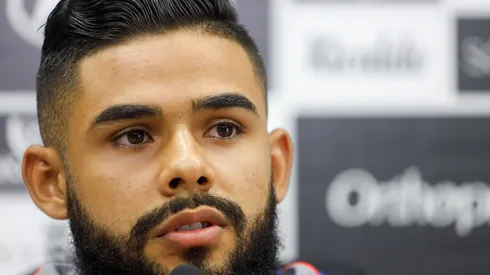 Foto: Fernanda Luz/AGIF - Felipe Jonatan é o atual titular da LE do Santos, mas pode ganhar companhia de Bidu em 2022