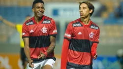 Diogo Reis/AGIF - Jogadores do Flamengo festejam goleada na Arena Barueri