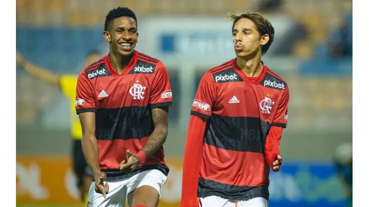 Diogo Reis/AGIF - Jogadores do Flamengo festejam goleada na Arena Barueri