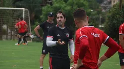 Foto: Créditos: João Victor Menezes / Agência Botafogo (Flickr Botafogo-SP) - Treinador Zago comandando treinos