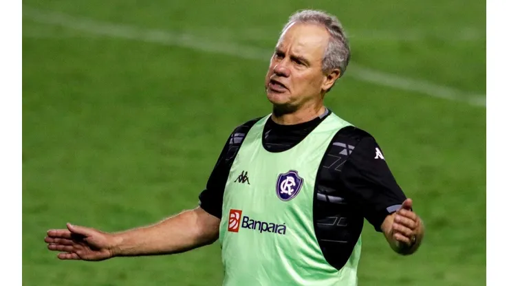 Foto: (Rafael Vieira/AGIF) - Paulo Bonamigo deve ganhar seu primeiro reforço para a zaga