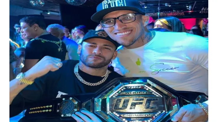 Reprodução/Twitter oficial do Charles Oliveira - O atual campeão do UFC postou uma foto com Neymar.