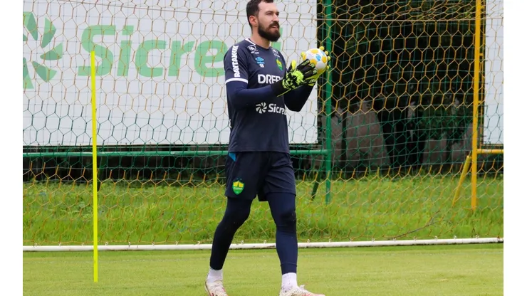 Walter renovou seu contrato com o Cuiabá até 2023 (Foto: AssCom Dourado)