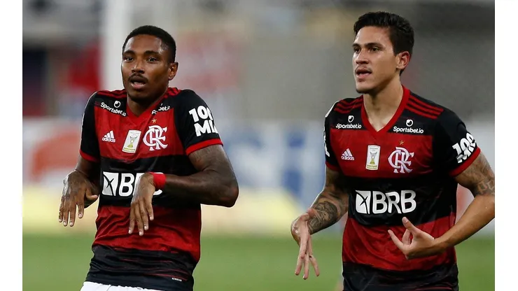 Foto: Wagner Meier/Getty Images - Pedro (à dir.) deve ganhar mais chances entre os titulares, crava Paulo Sousa