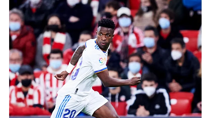 Foto: Juan Manuel Serrano Arce / Getty Images | Vini Jr. está entres os jogadores do Real Madrid que testaram positivo para Covid-19