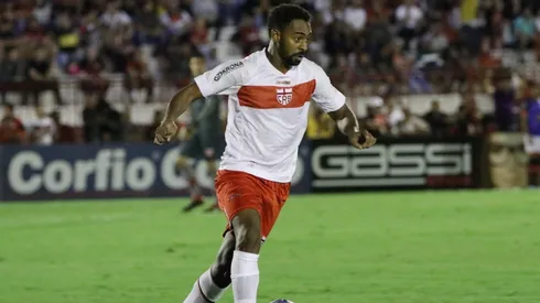 Foto: Heber Gomes/AGIF - Wellington Carvalho em ação pelo CRB