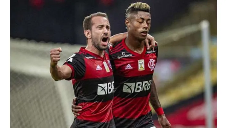 Foto: Alexandre Vidal/Flamengo - Bruno Henrique (à dir) recebeu sondagem de clube da Rússia por empréstimo de meses