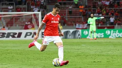 Foto: Maxi Franzoi/AGIF | Saravia atuou como meia na reta final do Brasileirão