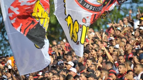 Jhony Pinho/AGIF – Torcida do Vitória no Barradão