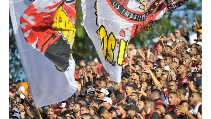 Jhony Pinho/AGIF - Torcida do Vitória no Barradão
