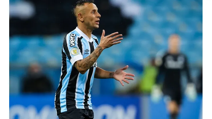 Foto: Pedro H. Tesch/AGIF | Nação 'esquece' de Rafinha e aprova xodó do Grêmio na Gávea