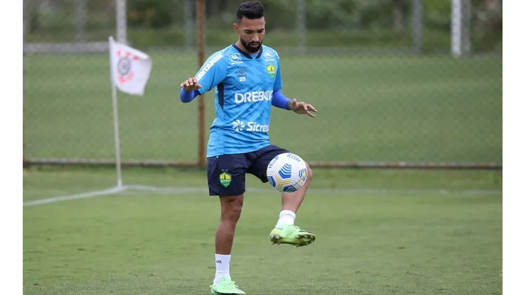 Clayson retorna de suspensão e deve ser titular no Cuiabá (Foto: AssCom Dourado)