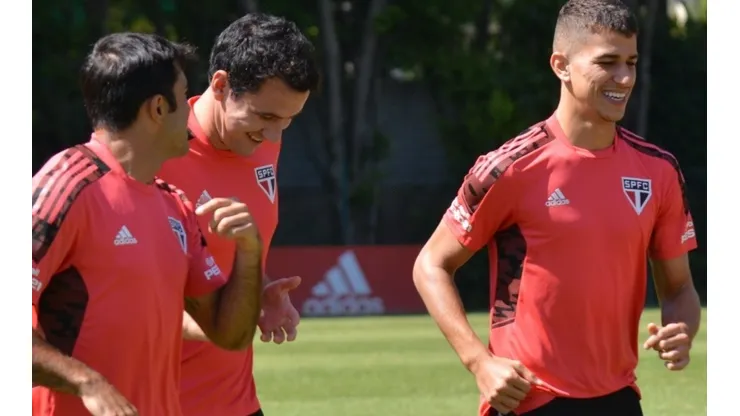 Foto: Divulgação/São Paulo FC - Éder (à esq) está de saída do São Paulo e entrou no radar do Santos