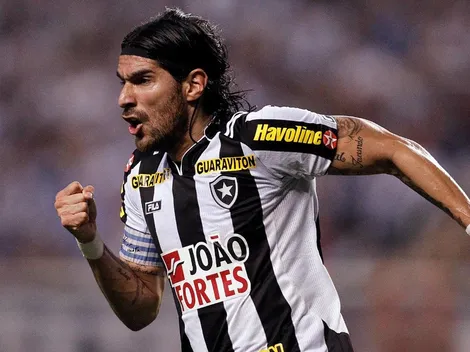 História de amor de Loco Abreu e Botafogo é marcada por recordes e se transformou em livro
